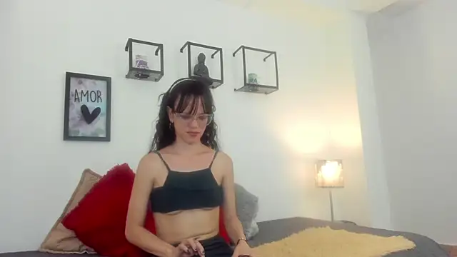 LindaWalker  online show from December 3, 2025, 7:01 pm