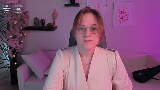 Snapshot of Rada_Reiss chatting on November 30, 2025, 3:38 pm Rada Reiss online show from November 30, 2025, 3:38 pm