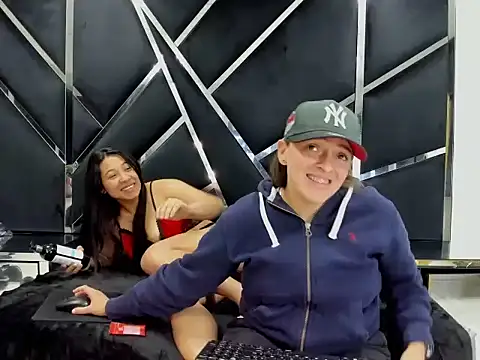 Snapshot of Alyssa_Noah chatting on December 2, 2025, 4:18 am Alyssa Noah online show from December 2, 2025, 4:18 am