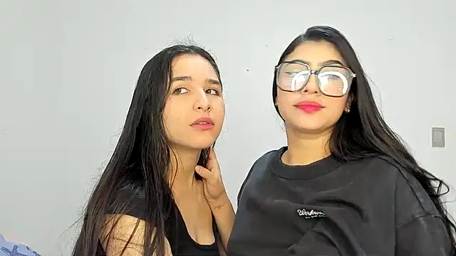 Snapshot of ROUS_SWEET_ chatting on December 15, 2025, 3:49 pm ROUS SWEET online show from December 15, 2025, 3:49 pm