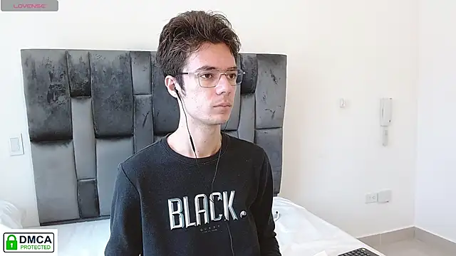 Snapshot of SaccharineSin chatting on December 2, 2025, 2:23 pm SaccharineSin online show from December 2, 2025, 2:23 pm