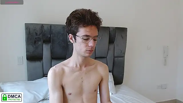 Snapshot of SaccharineSin chatting on December 4, 2025, 3:32 pm SaccharineSin online show from December 4, 2025, 3:32 pm