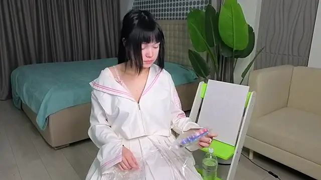 Kira bae online show from December 4, 2025, 4:27 pm