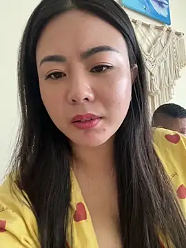 qiqi2000 online show from December 3, 2025, 6:43 am