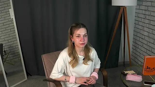 Snapshot of KiaOdonnel chatting on December 15, 2025, 7:01 am KiaOdonnel online show from December 15, 2025, 7:01 am