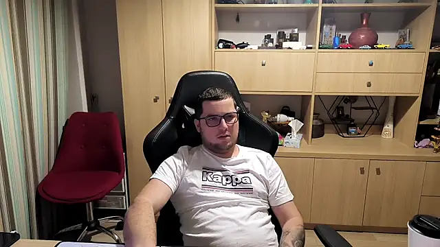 kevinnlovelly online show from December 2, 2025, 11:34 pm