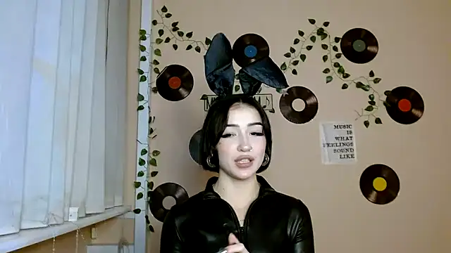 Snapshot of Sweeet_Sss chatting on December 3, 2025, 2:48 pm Sweeet Sss online show from December 3, 2025, 2:48 pm