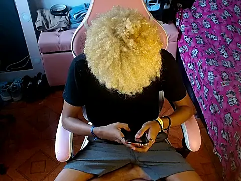 silverspice  online show from December 4, 2025, 6:49 pm