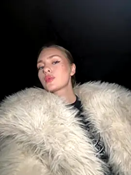 MilenaLuxury online show from December 3, 2025, 7:34 pm