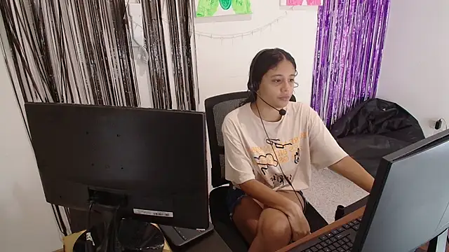 Aria-sexxx online show from December 4, 2025, 4:27 pm