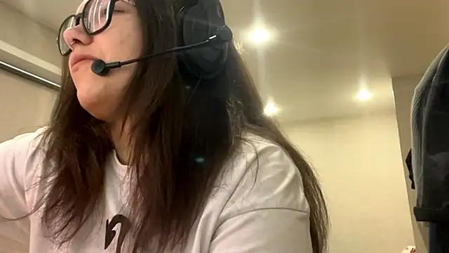 Snapshot of KerriMcbreen chatting on December 1, 2025, 3:55 am KerriMcbreen online show from December 1, 2025, 3:55 am