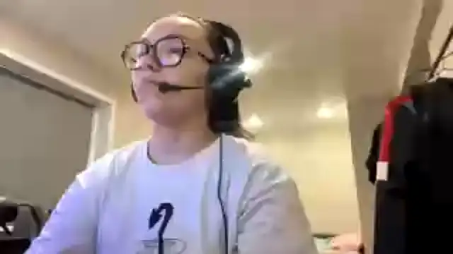 Snapshot of KerriMcbreen chatting on December 3, 2025, 3:14 am KerriMcbreen online show from December 3, 2025, 3:14 am