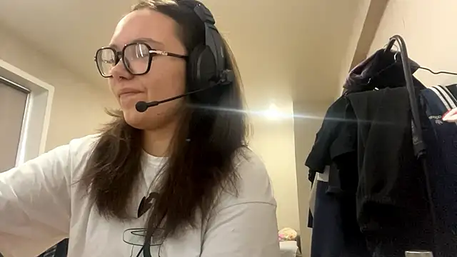 Snapshot of KerriMcbreen chatting on December 4, 2025, 3:16 am KerriMcbreen online show from December 4, 2025, 3:16 am