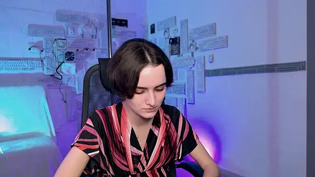 Snapshot of KateWillows chatting on December 3, 2025, 12:14 pm KateWillows online show from December 3, 2025, 12:14 pm