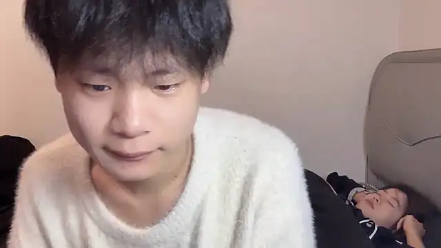 xiaohui660 online show from December 17, 2025, 4:02 pm