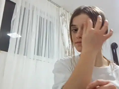 MildredVillareal online show from December 5, 2025, 4:47 pm