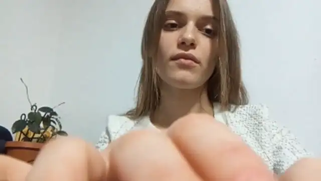 MildredVillareal online show from December 16, 2025, 3:06 pm