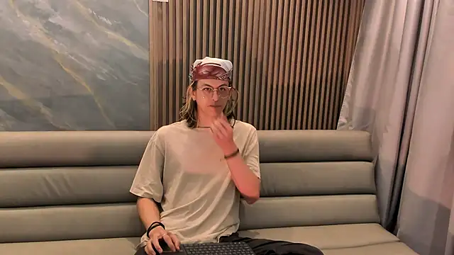 Lior Evan online show from December 1, 2025, 11:37 am