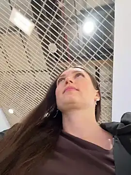 ZaraHill online show from December 4, 2025, 3:49 am