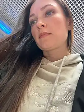 ZaraHill online show from December 5, 2025, 3:48 am