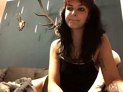 alinavampira  online show from December 2, 2025, 8:26 pm