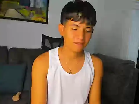 Snapshot of Mikke18 chatting on December 2, 2025, 8:48 pm Mikke18 online show from December 2, 2025, 8:48 pm