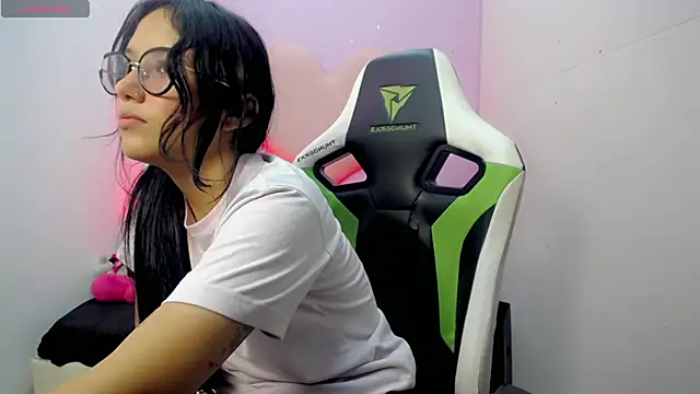 Snapshot of Mishell_hot_ chatting on December 3, 2025, 8:29 pm Mishell hot online show from December 3, 2025, 8:29 pm