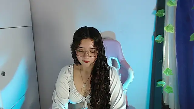 ZoeSinclair 5 online show from December 3, 2025, 7:34 pm