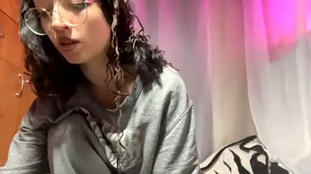 Raylli Jorden online show from December 5, 2025, 3:09 pm