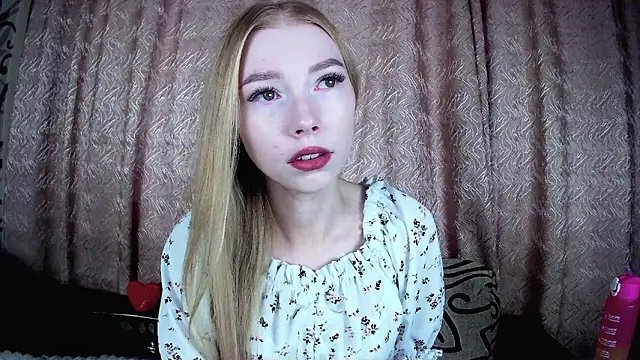 Snapshot of Rysella chatting on December 15, 2025, 10:30 am Rysella online show from December 15, 2025, 10:30 am