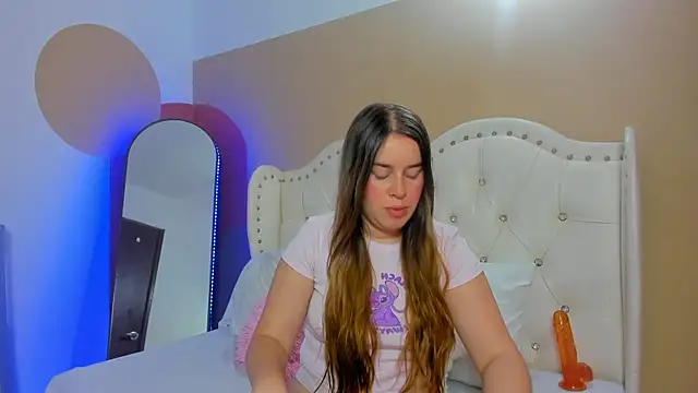 Snapshot of Chloe_Fox18 chatting on December 15, 2025, 4:22 pm Chloe Fox18 online show from December 15, 2025, 4:22 pm