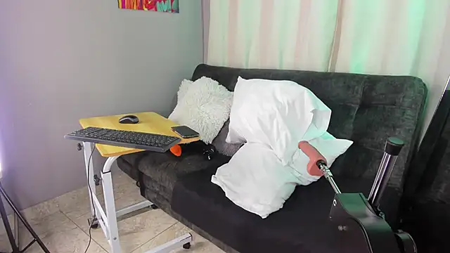 BonnieRitz online show from December 2, 2025, 12:21 pm