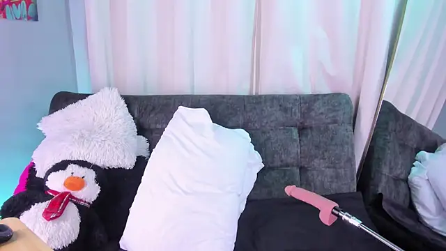 BonnieRitz online show from December 4, 2025, 11:41 am