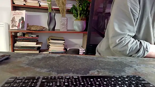 diogene11 online show from December 1, 2025, 11:37 am