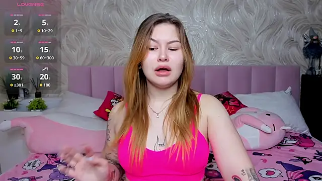 Snapshot of MilanaXHoney chatting on December 14, 2025, 1:00 am MilanaXHoney online show from December 14, 2025, 1:00 am