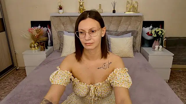 Snapshot of EstherPeachX chatting on December 14, 2025, 11:53 pm EstherPeachX online show from December 14, 2025, 11:53 pm