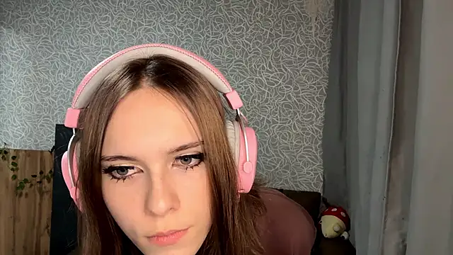 EvaLoveer online show from December 1, 2025, 11:04 am