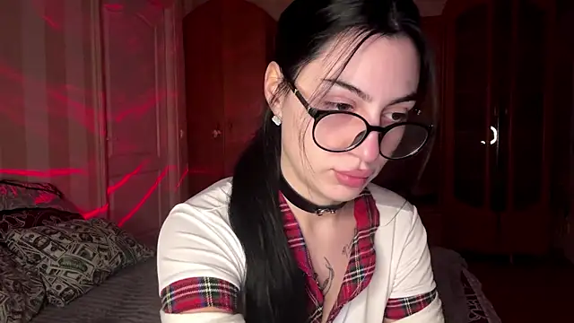 Snapshot of Radiant_Luna chatting on December 13, 2025, 10:37 pm Radiant Luna online show from December 13, 2025, 10:37 pm