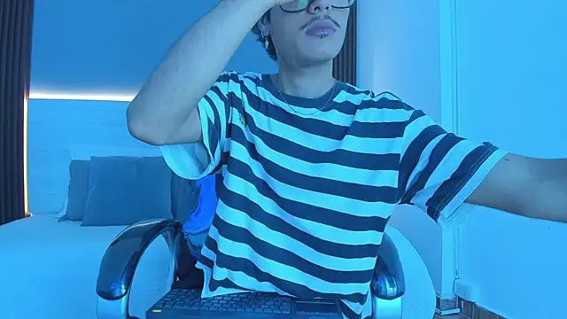 Snapshot of Antonio_rowan chatting on December 3, 2025, 1:31 pm Antonio rowan online show from December 3, 2025, 1:31 pm