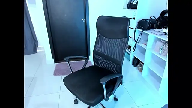 Snapshot of cristina697 chatting on December 3, 2025, 4:27 pm cristina697 online show from December 3, 2025, 4:27 pm