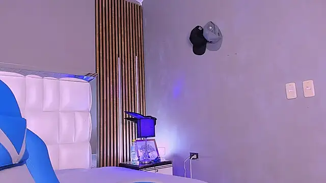 Snapshot of xCharlotte_20 chatting on December 3, 2025, 1:53 pm xCharlotte 20 online show from December 3, 2025, 1:53 pm