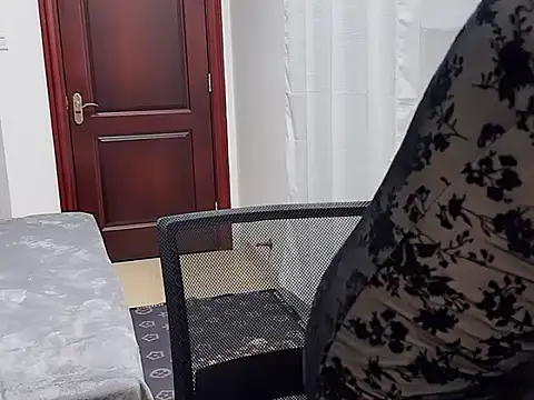 Snapshot of A-ZJunn chatting on December 16, 2025, 11:48 am A-ZJunn online show from December 16, 2025, 11:48 am