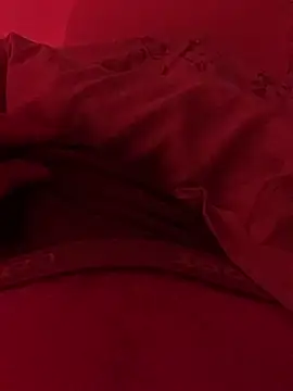 MODEL-ACCOUNT online show from November 30, 2025, 11:47 am