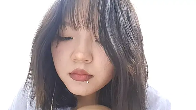 MeowMiaMeow online show from December 4, 2025, 5:10 pm