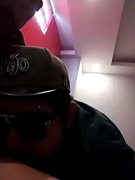 Esecrazzy online show from November 30, 2025, 8:02 pm