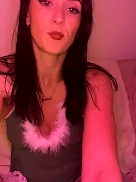 Snapshot of BritishBlueRose chatting on December 18, 2025, 8:37 pm BritishBlueRose online show from December 18, 2025, 8:37 pm