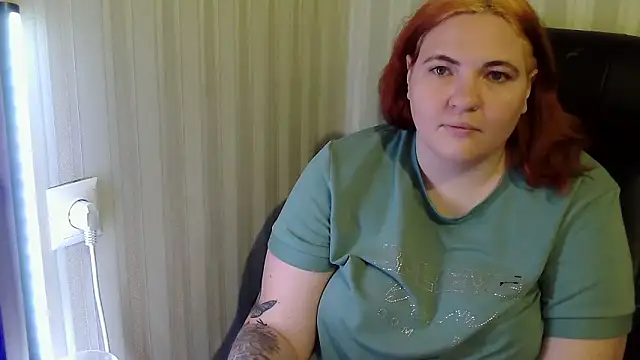 LisaLeon online show from December 5, 2025, 6:04 pm