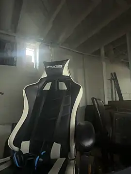 DkAuxier1 online show from December 15, 2025, 6:56 pm