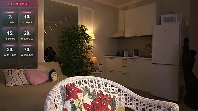 Snapshot of lunaice__ chatting on December 4, 2025, 5:28 am lunaice online show from December 4, 2025, 5:28 am