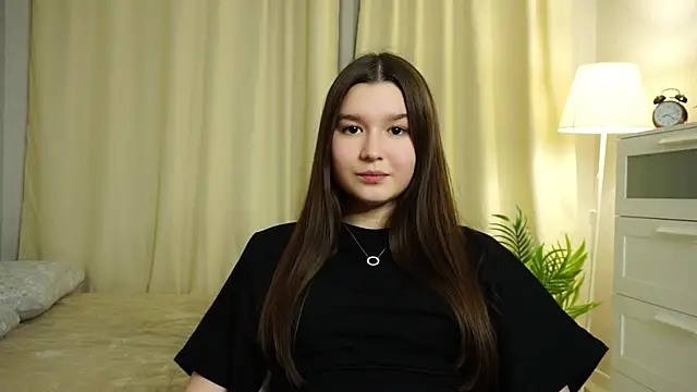 LidiaPasaye online show from December 3, 2025, 12:25 pm